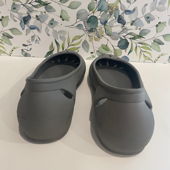 CROCS Kelli Flats Women’s Sz 11, Smoke Grey, Slip On Ballet Flats with Cut Outs - Picture 5 of 8